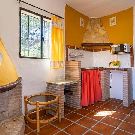 Amazing Cottage In Algatocin With Kitchen Esterno foto