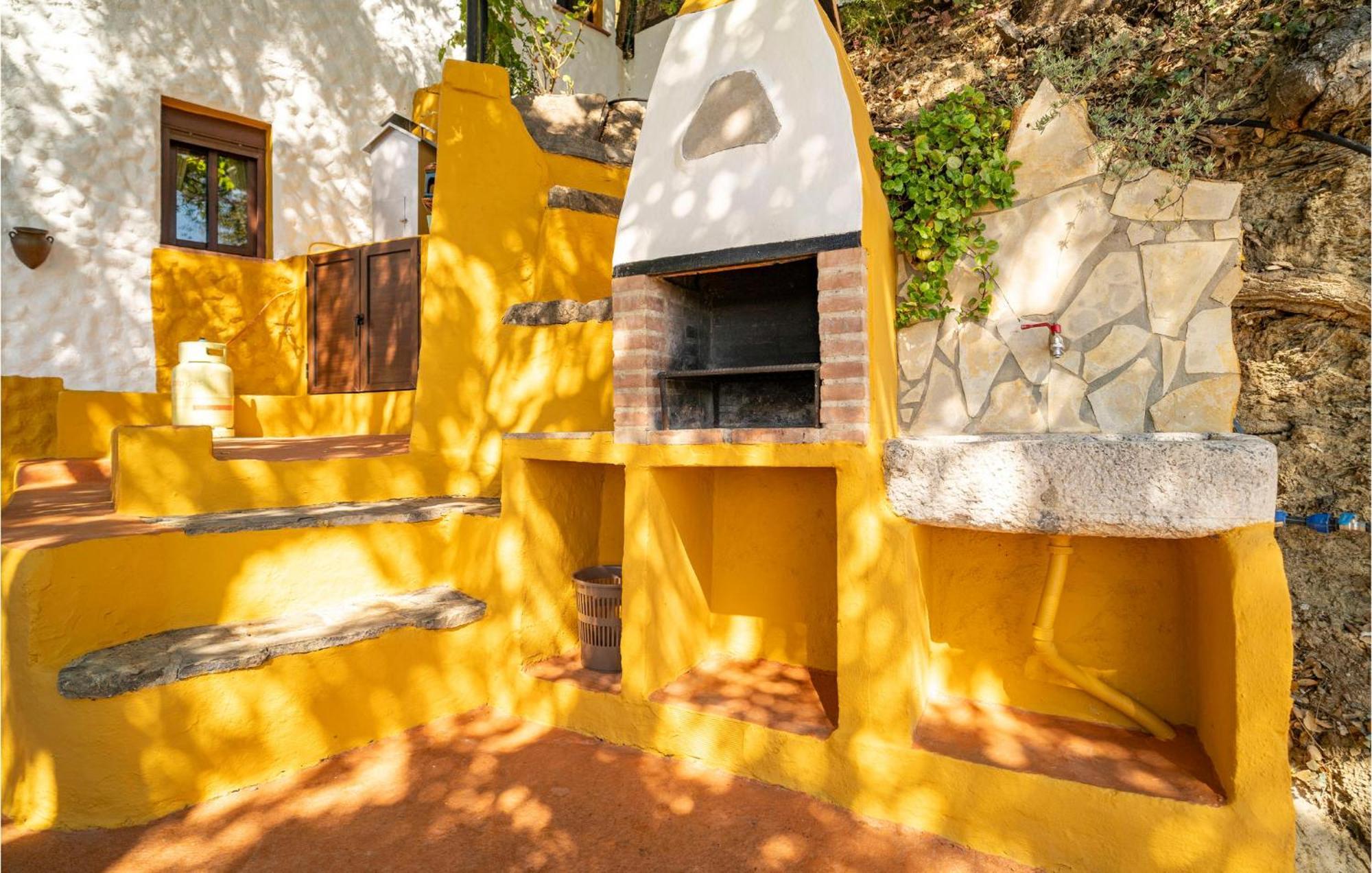 Amazing Cottage In Algatocin With Kitchen Esterno foto