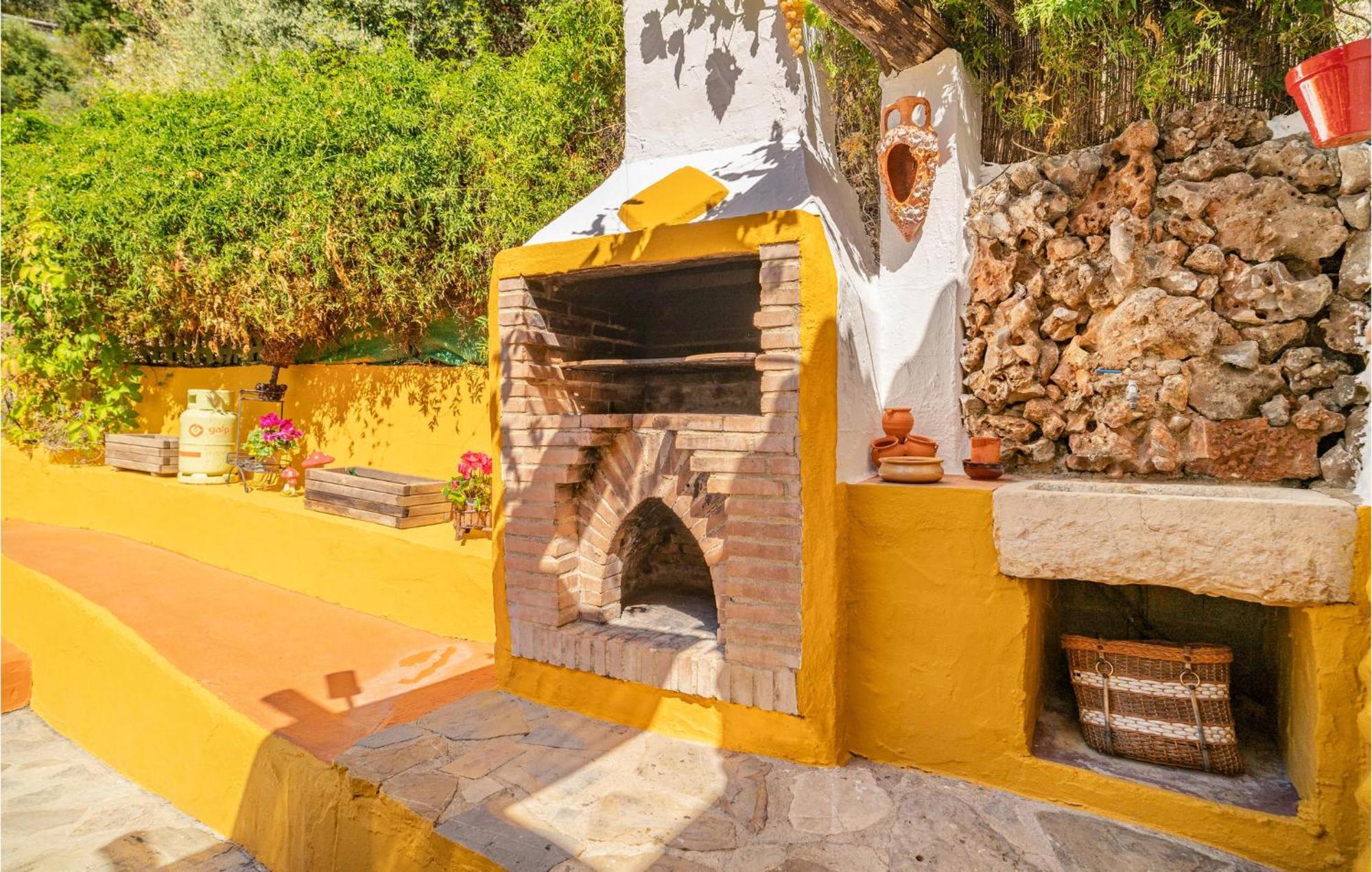 Amazing Cottage In Algatocin With Kitchen Esterno foto